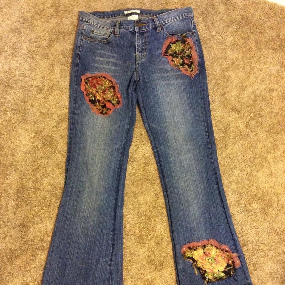 Alberto Makali adorably embellished jeans.